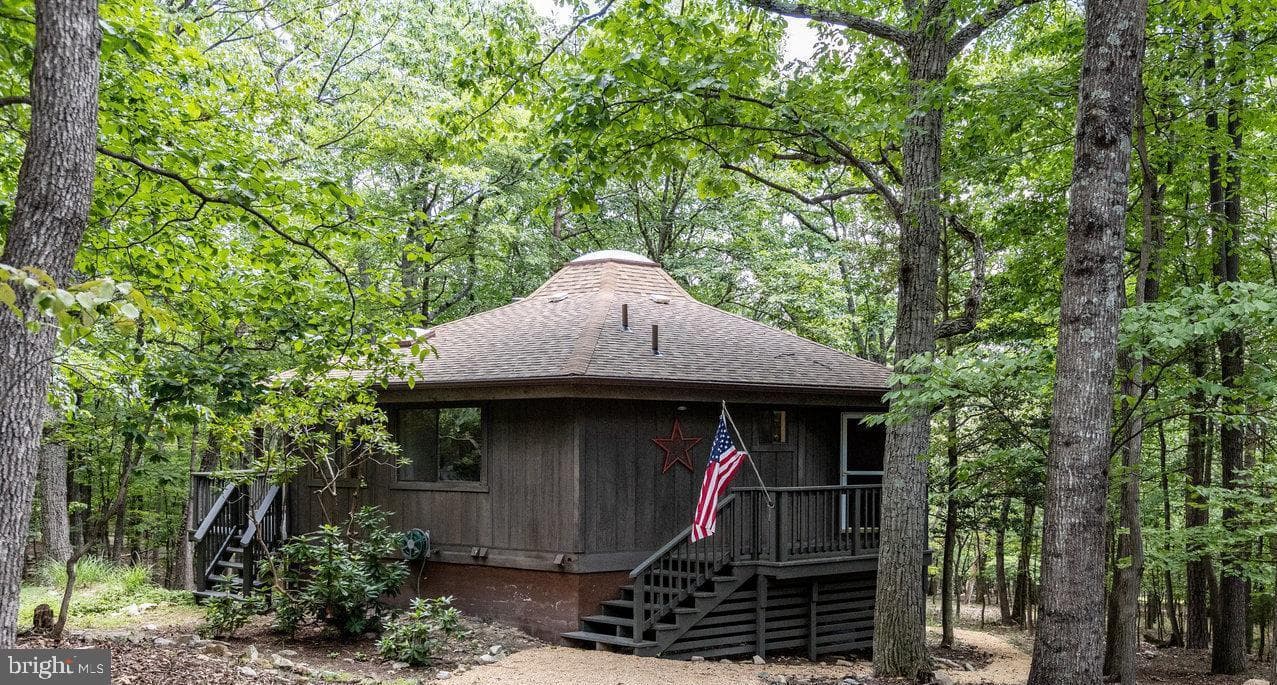 130 Congers Ln photo 1