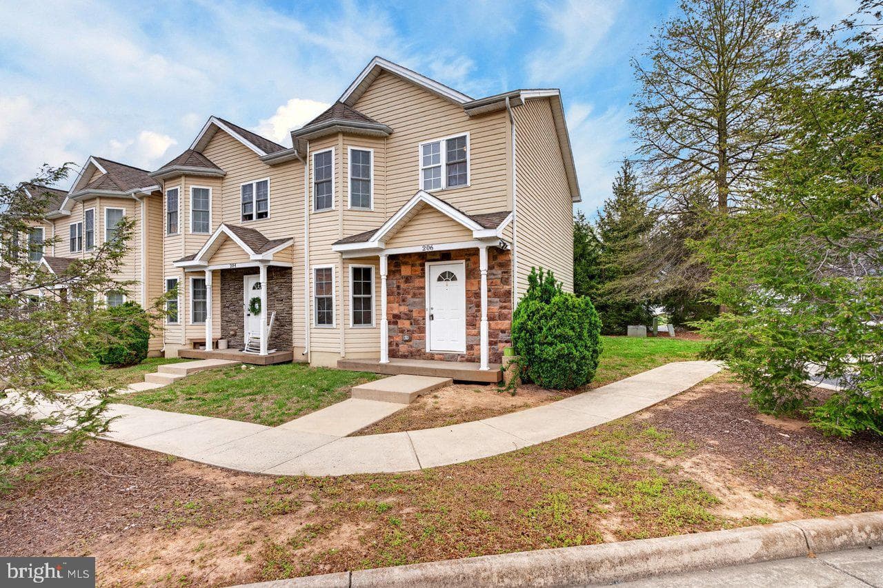206 Willow Oaks Drive photo 1
