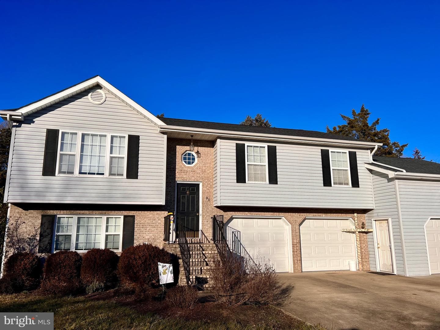 88 Friendship Court photo 1