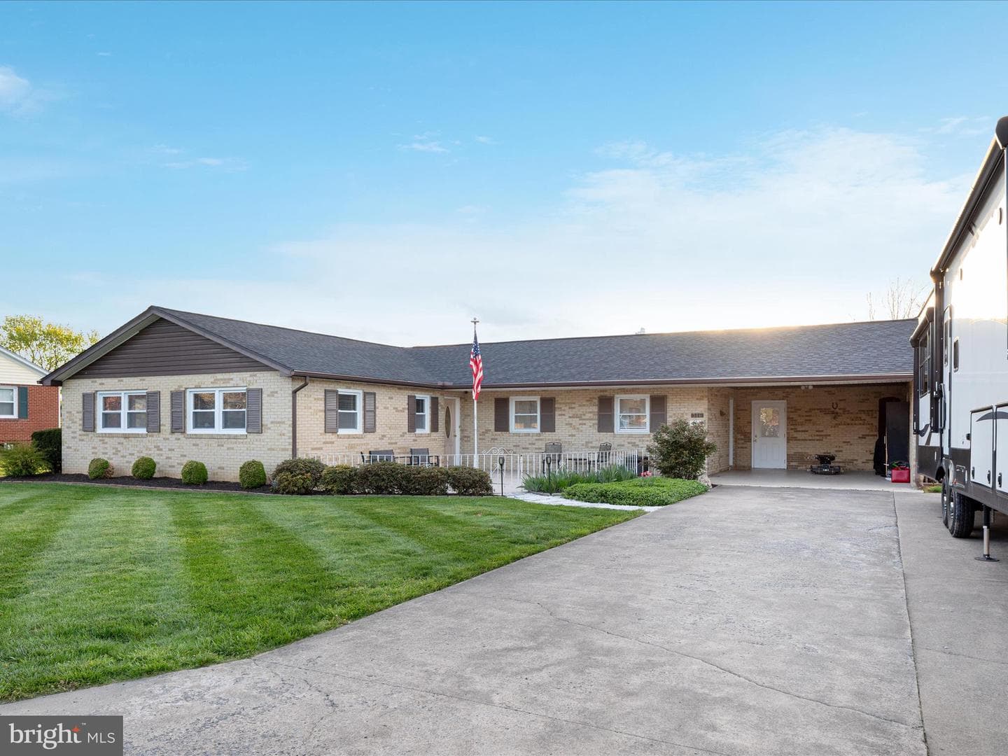 316 Royal Avenue photo 1