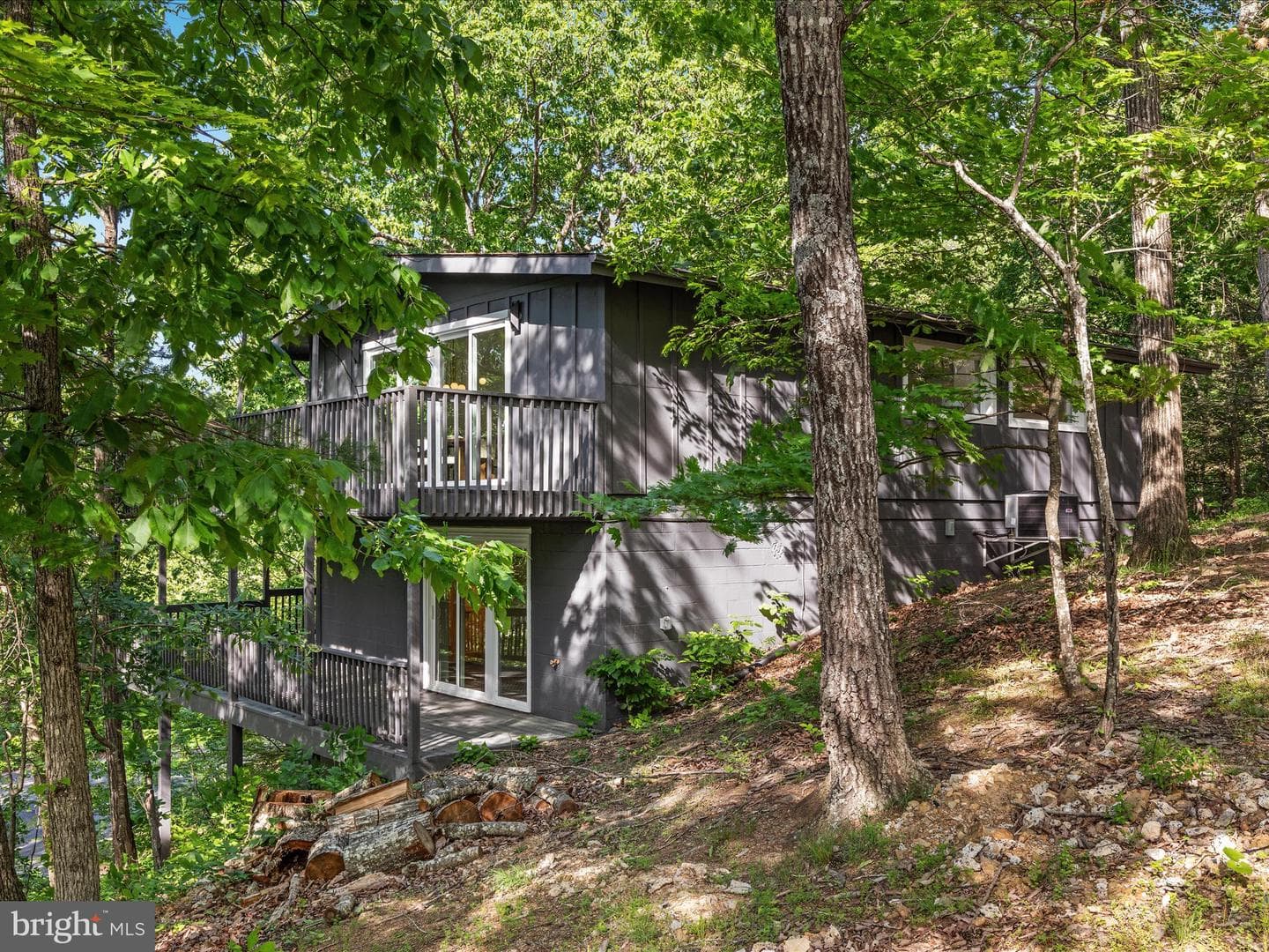139 Laura Court photo 1