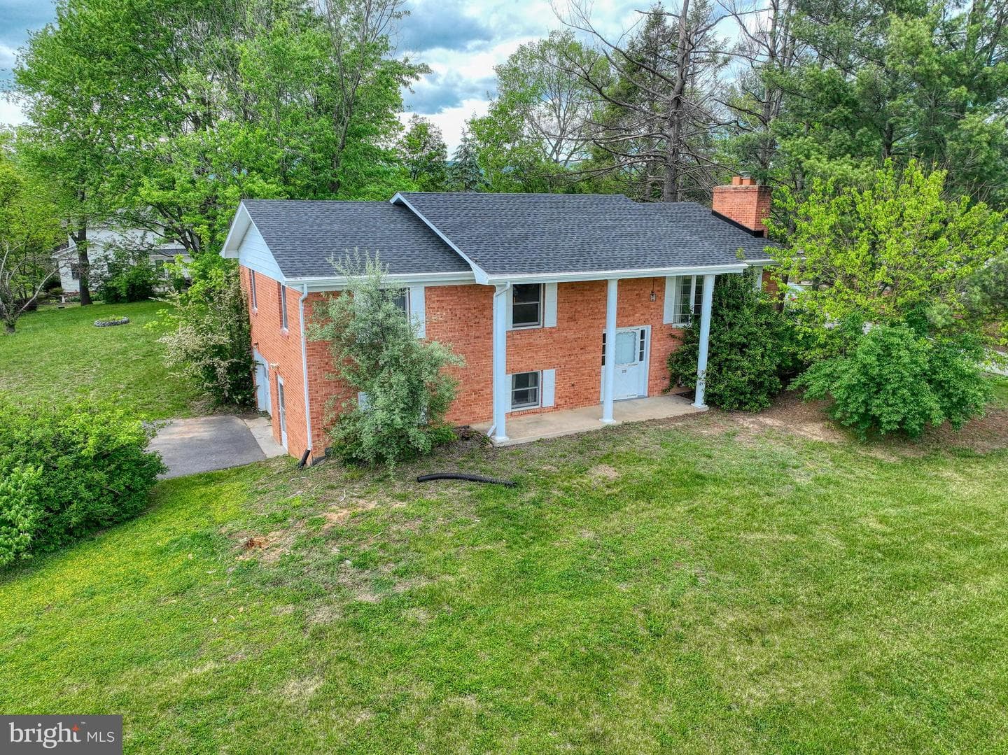 320 Dawn Avenue photo 1