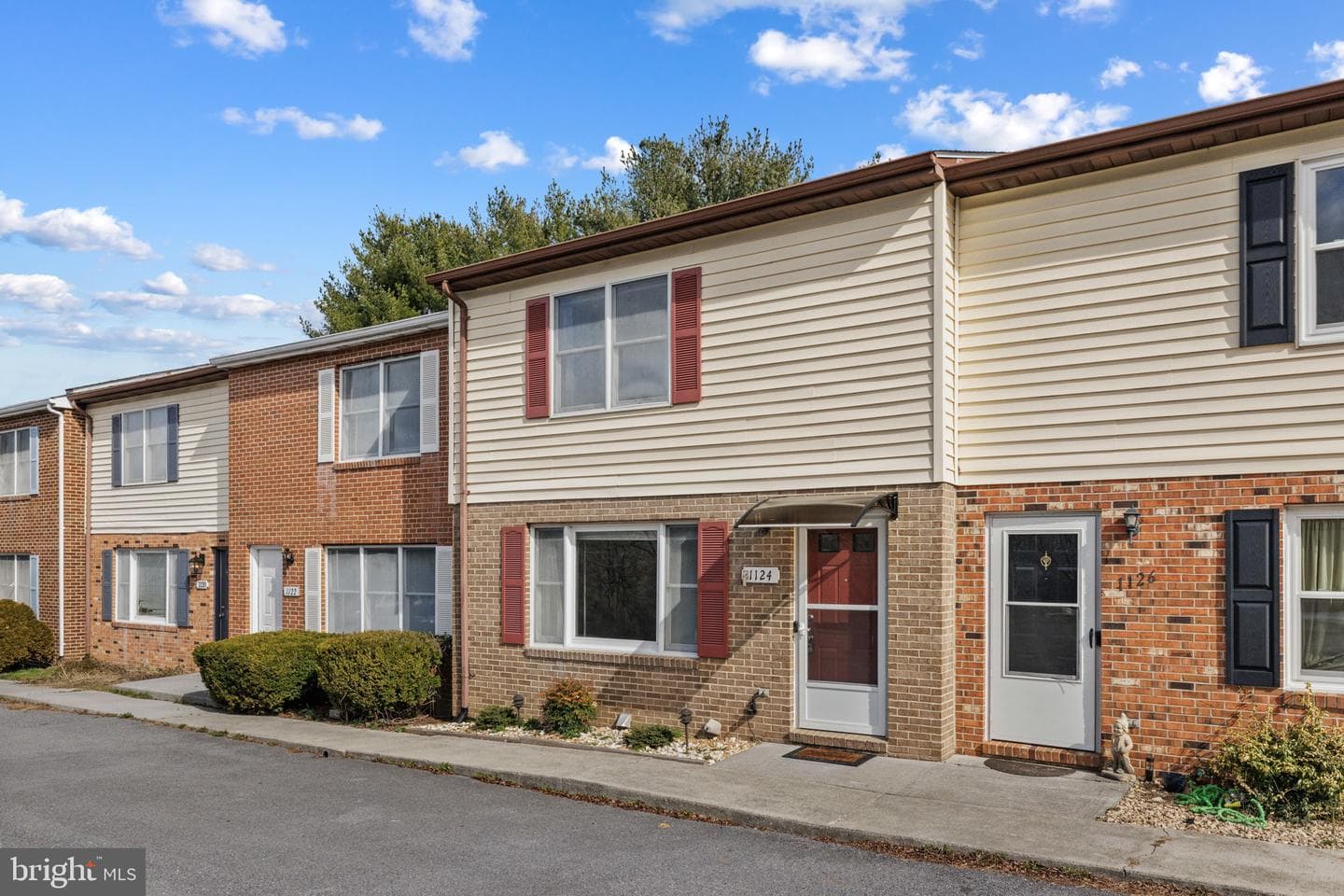 1124 Wadewood Court photo 1