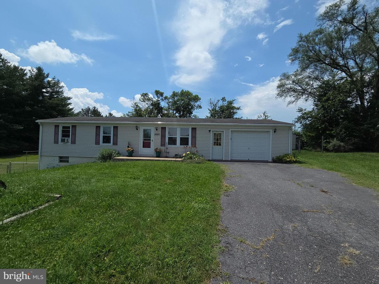 5880 Cardinal Street photo 1