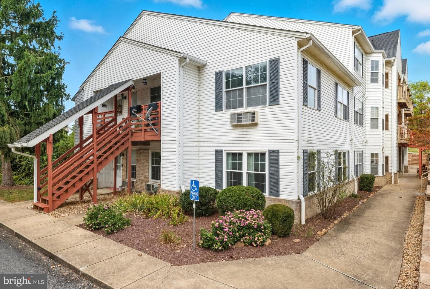 4065 Rose Bud Court photo 1
