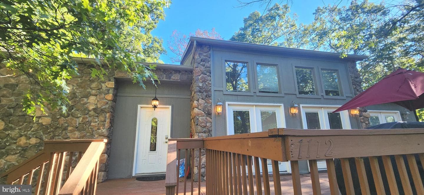 1112 Lee Road photo 1