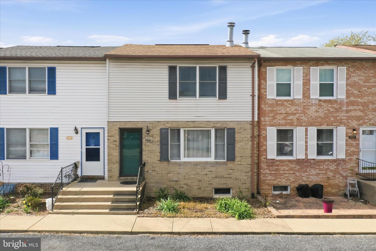 906 Hilltop Drive