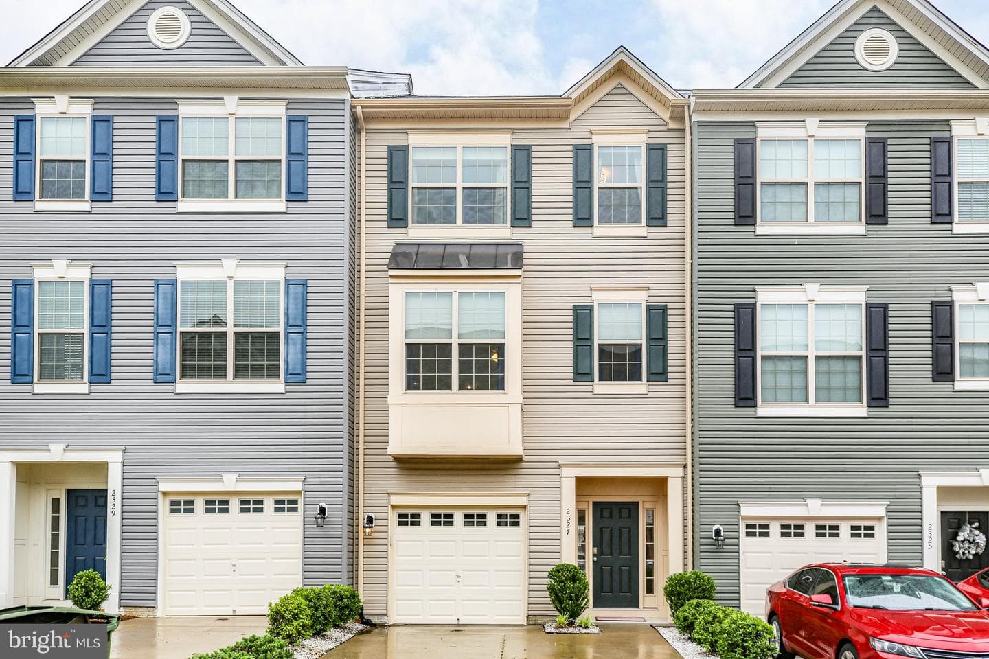 2327 Champions Way photo 1