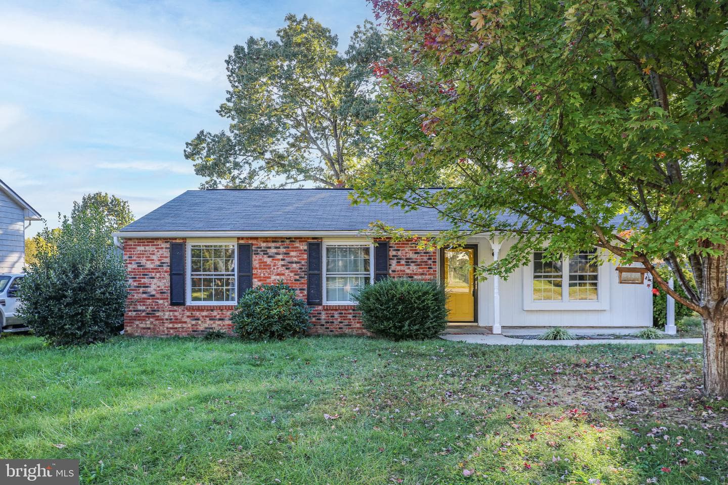5522 Larch Street photo 1