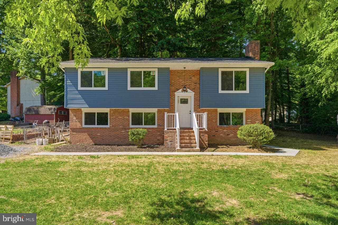 10902 Meadowlark Lane