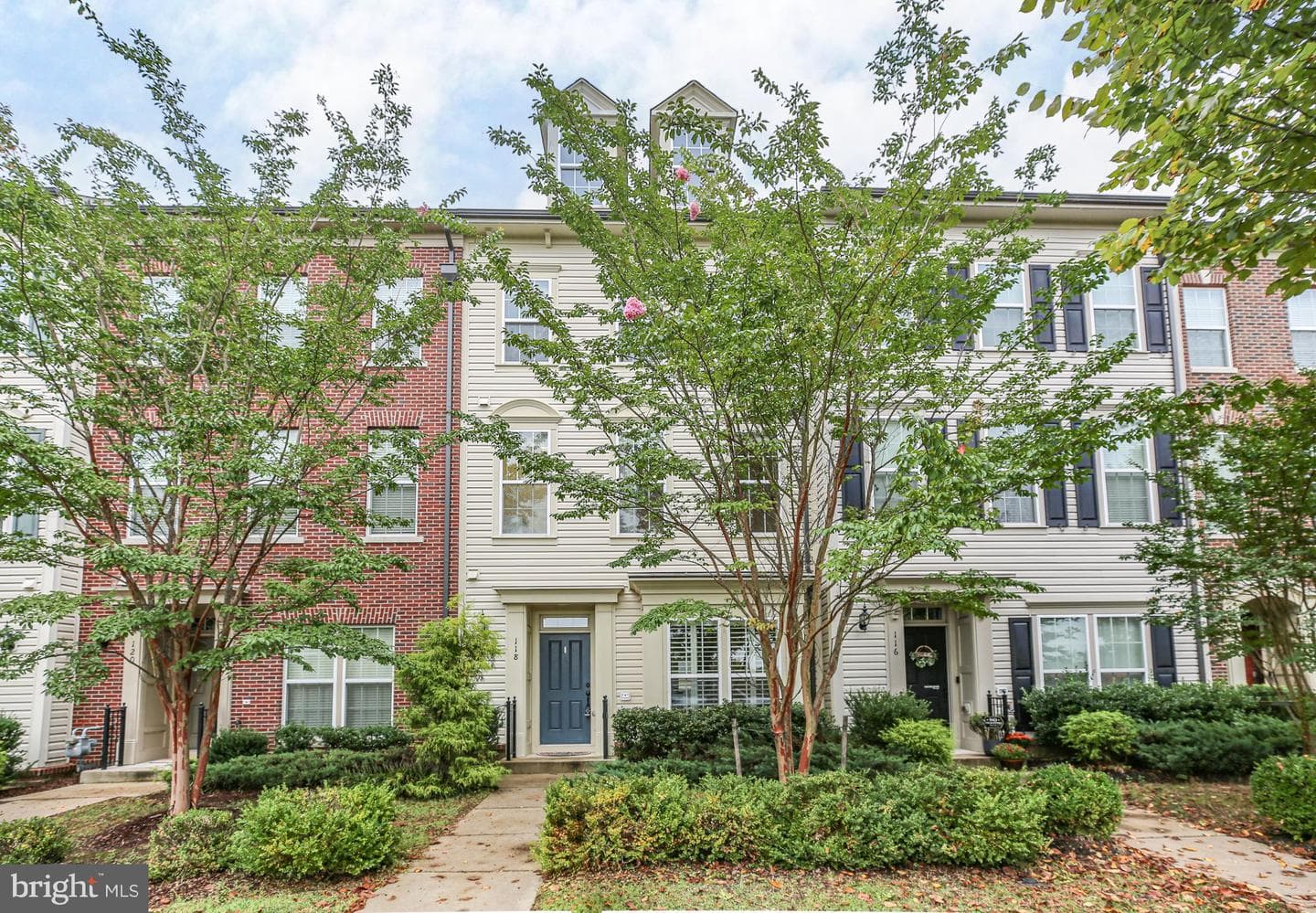 118 Apricot Street photo 1