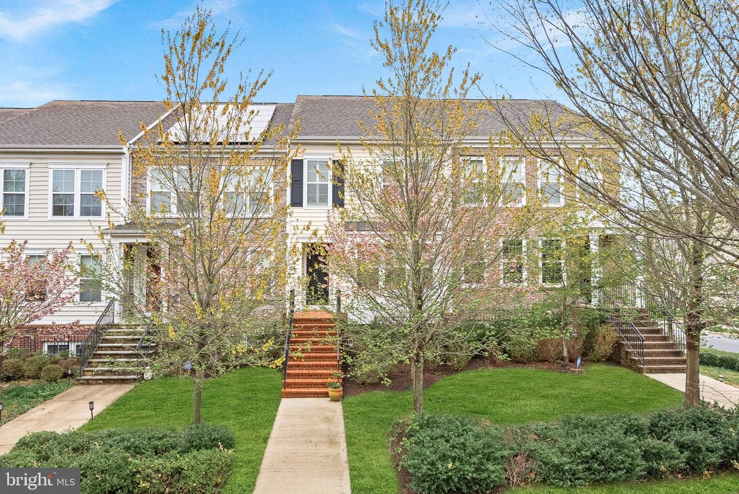 202 Apricot Street photo 1