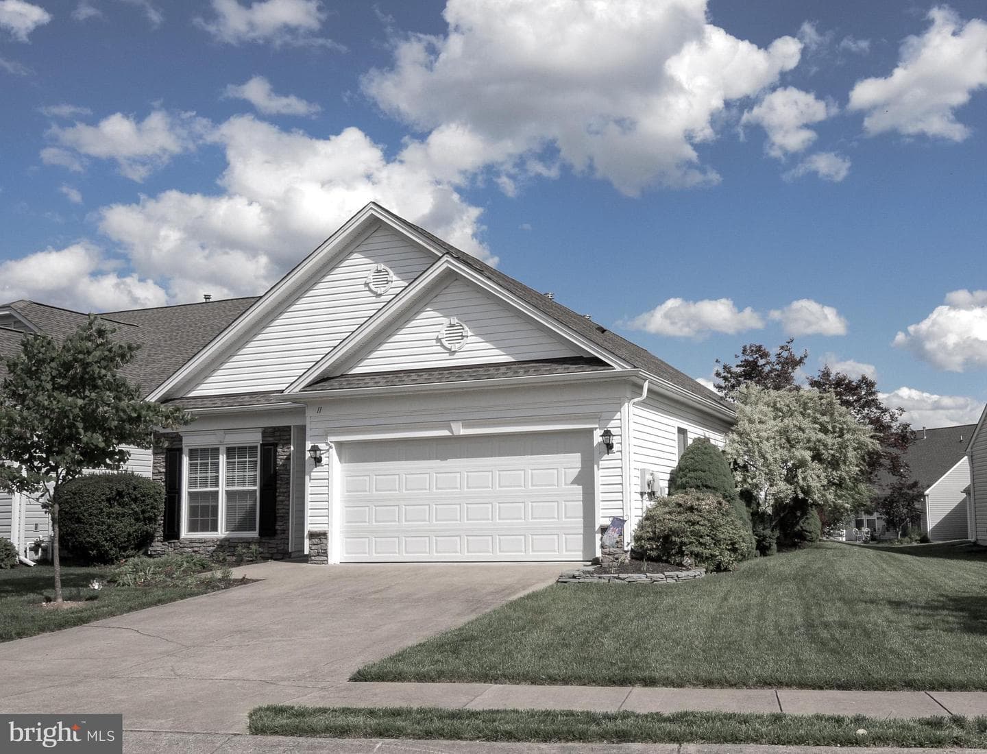 11 Lucketts Drive photo 1