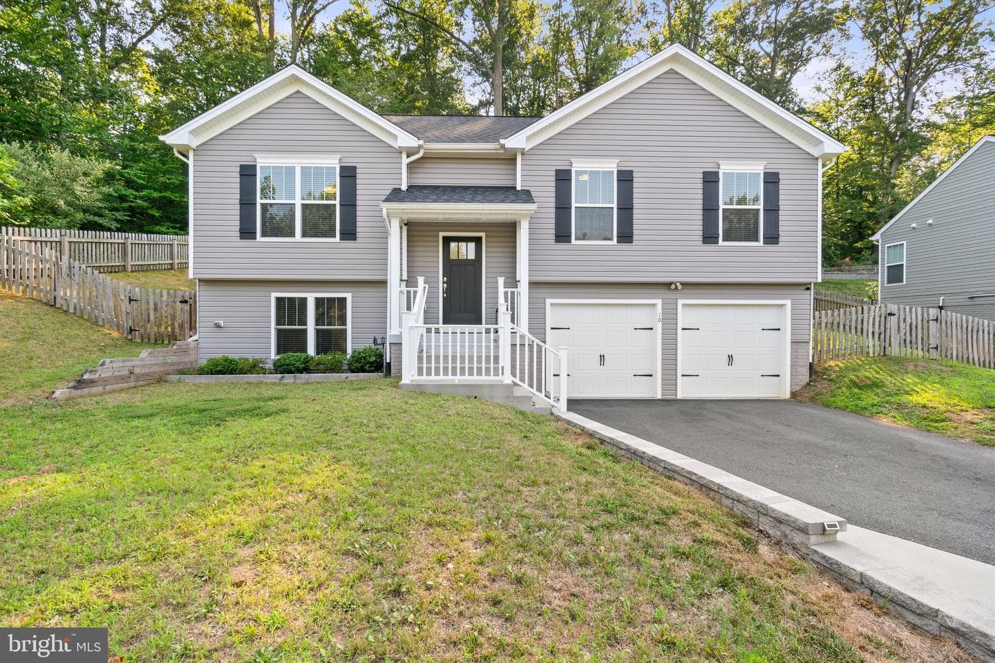 10 Howard Circle photo 1