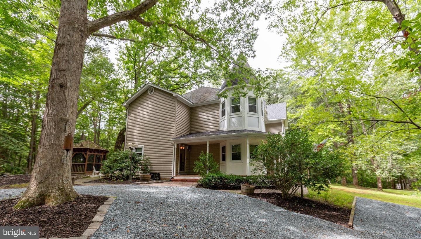 66 Estate Row photo 1