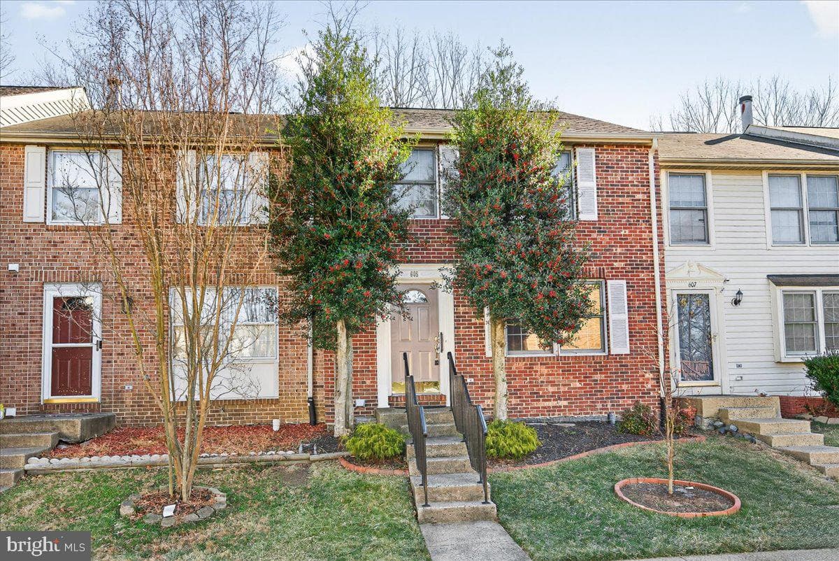605 Ridgecrest Court photo 1