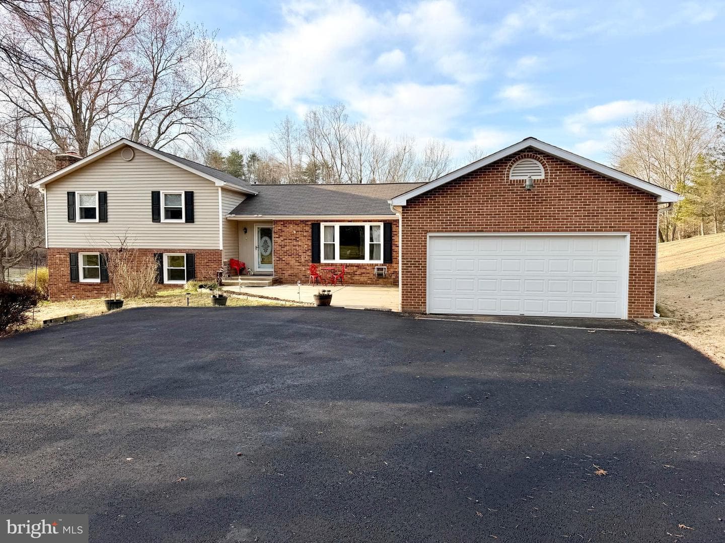 128 Courthouse Road photo 1