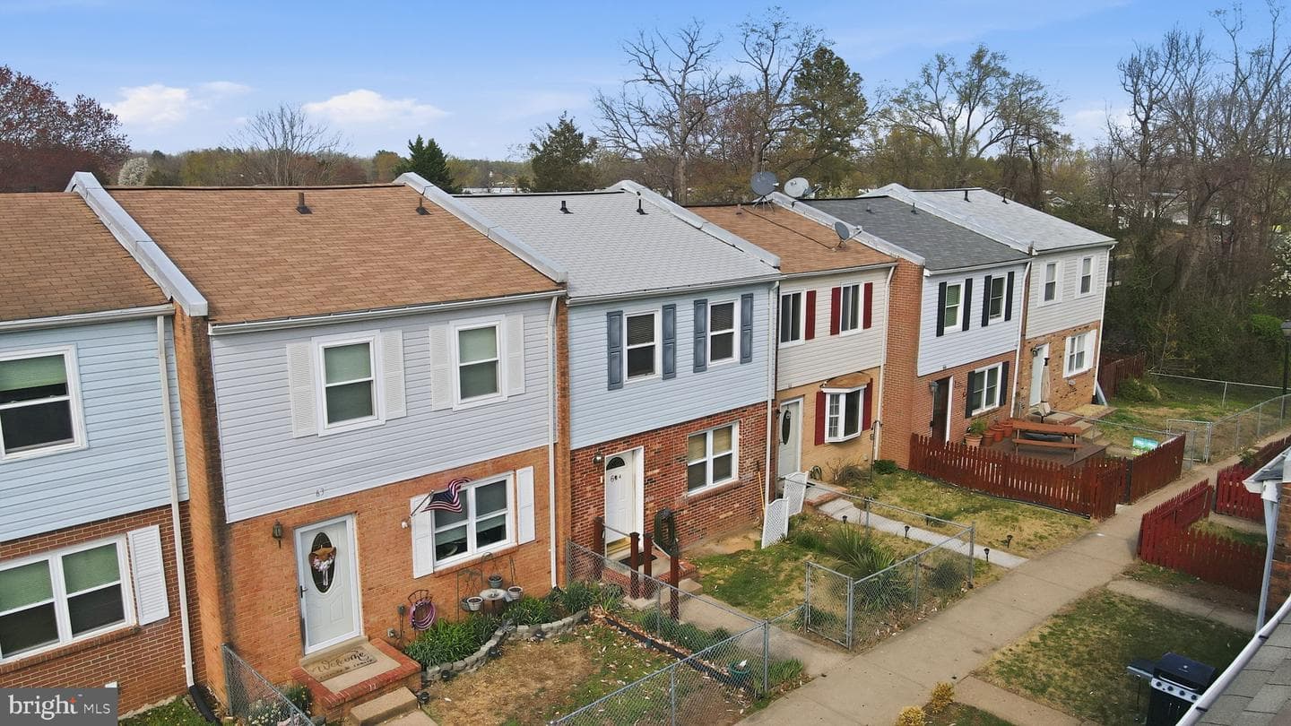 64 Bristol Court photo 1