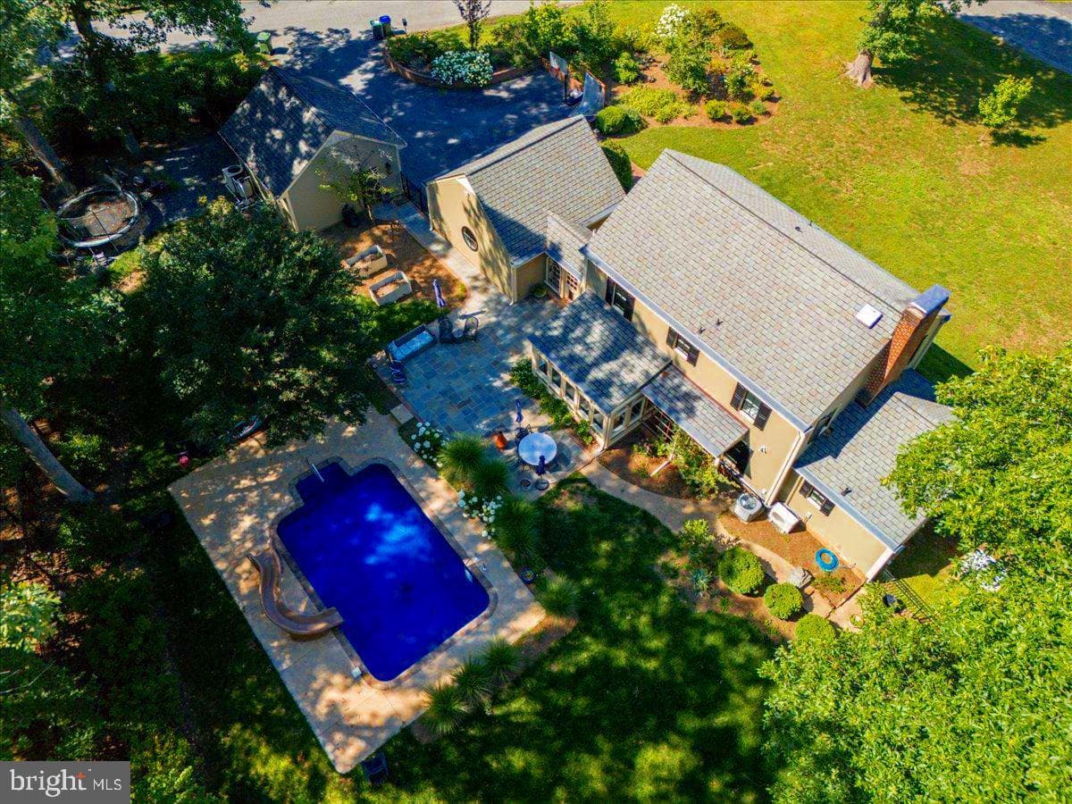 208 Lake Shore Drive