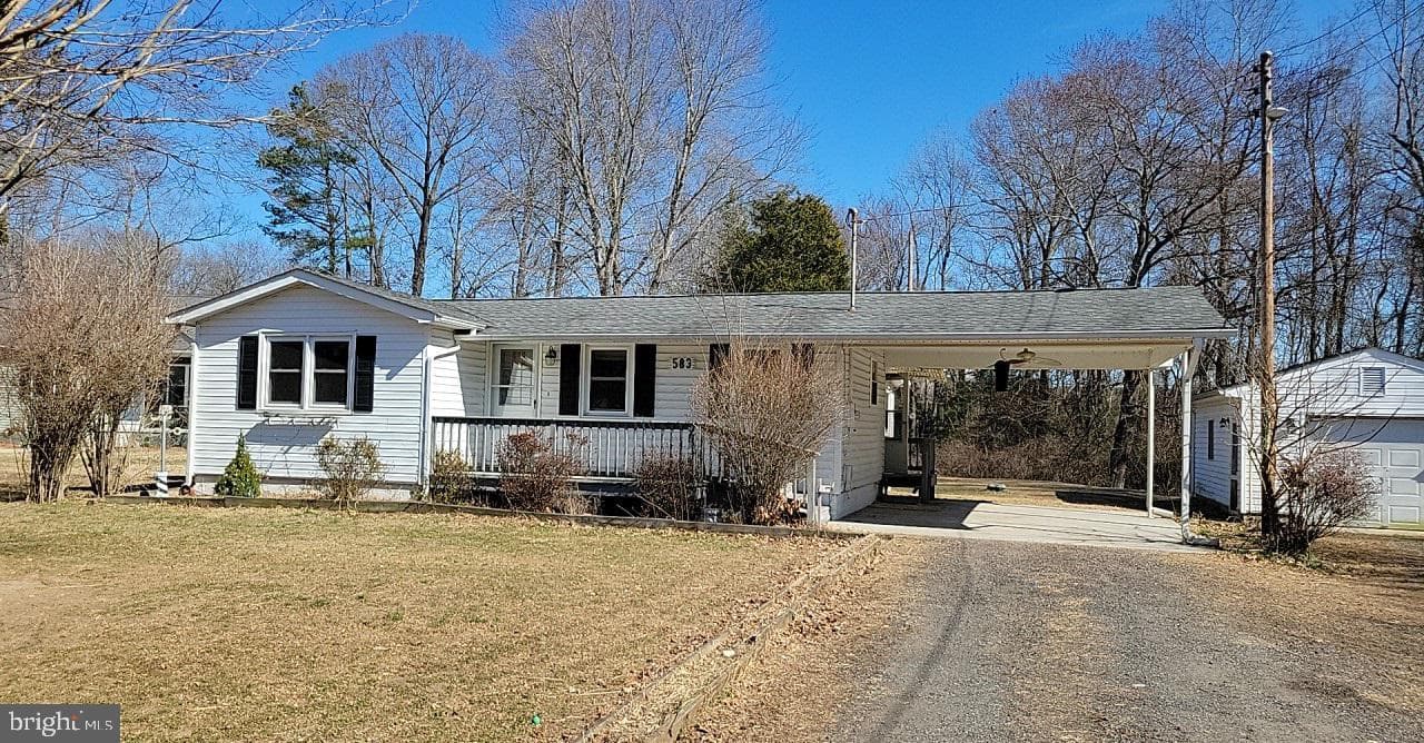 583 Holly Way photo 1