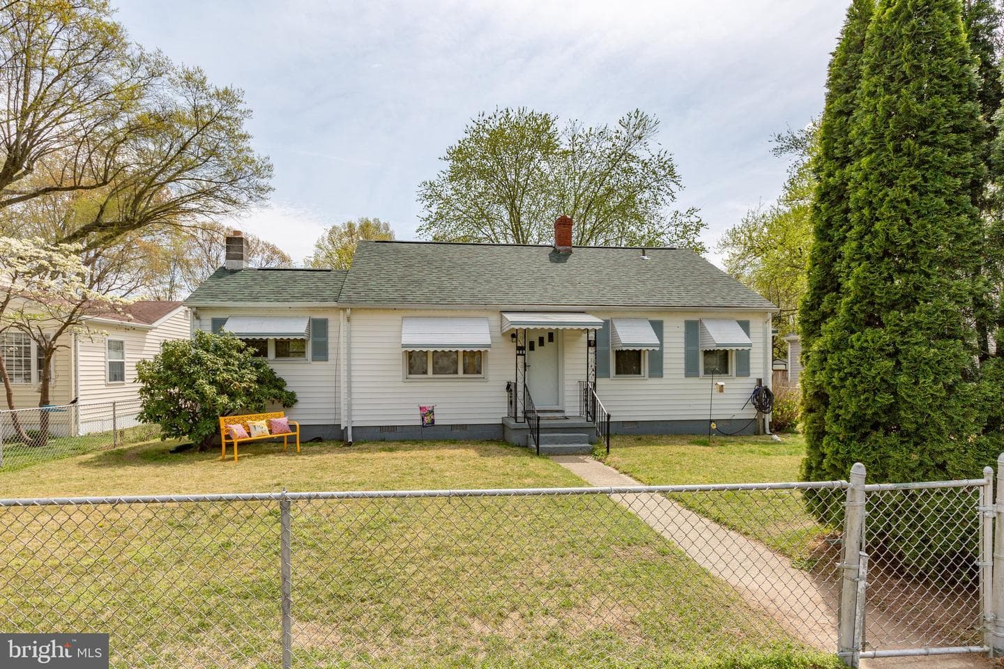 216 Locust Avenue photo 1