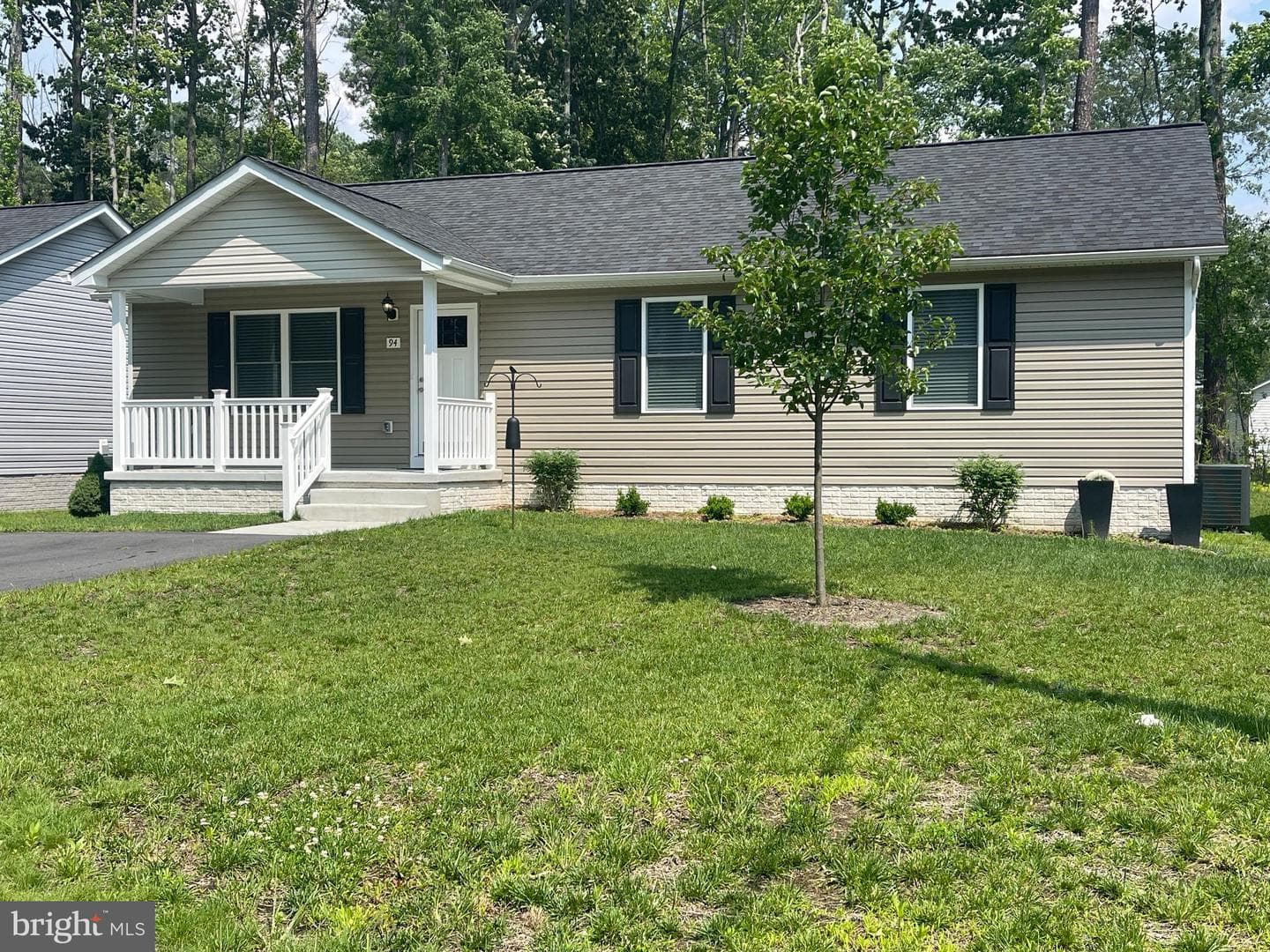 94 Oak Lane photo 1
