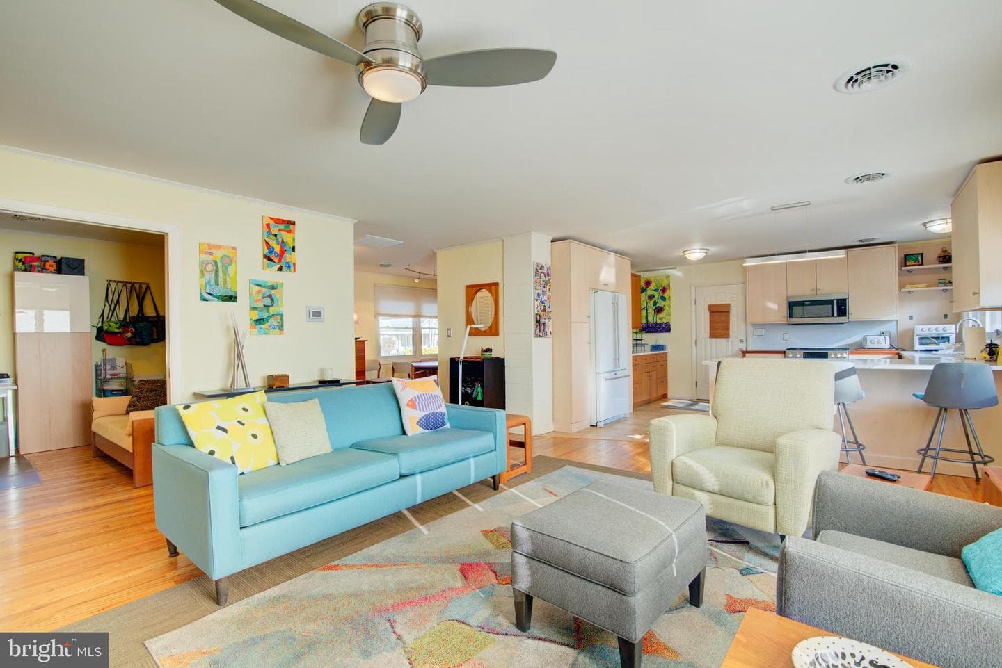 946 Bryant Avenue photo 1