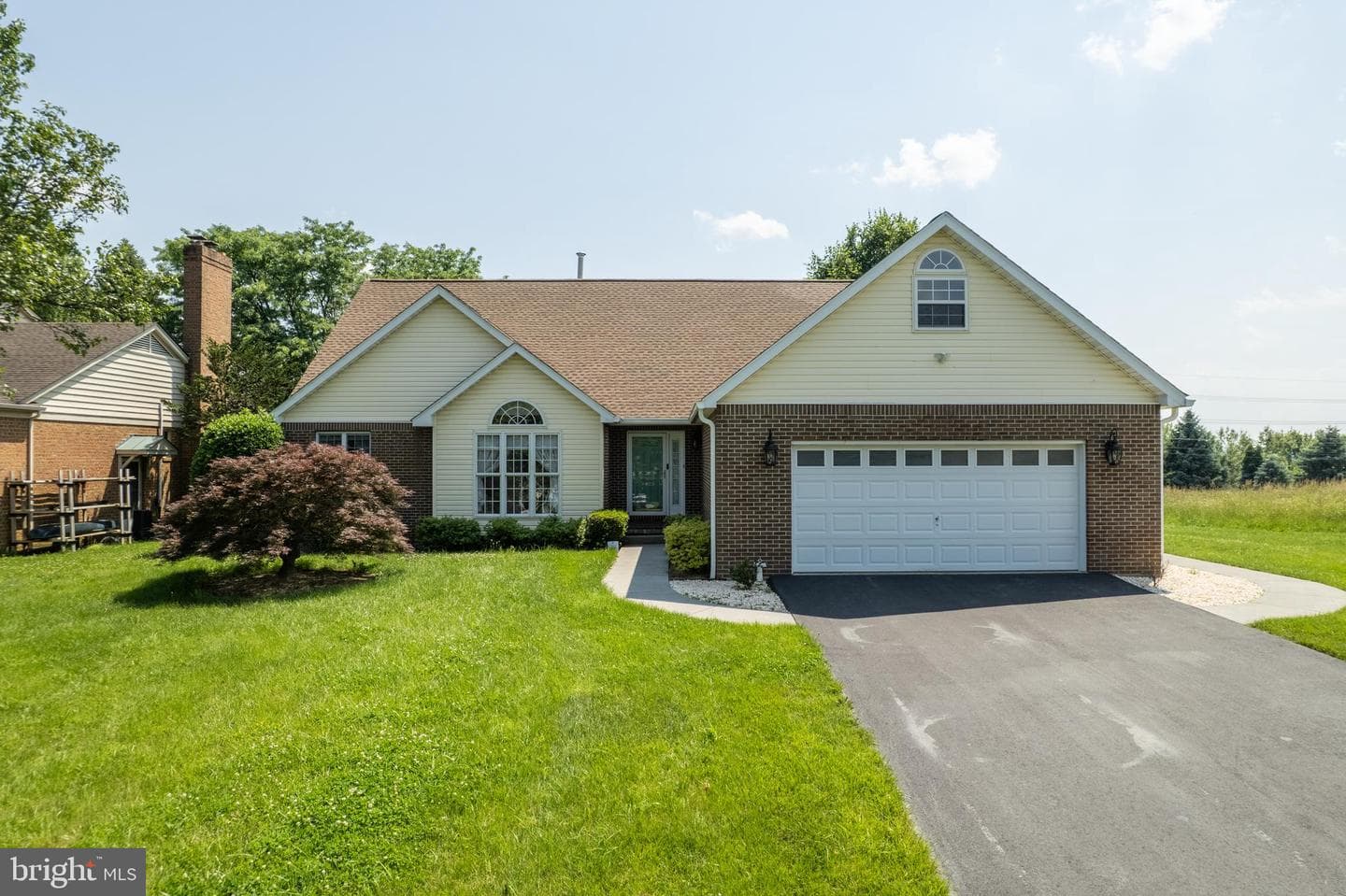 1629 Pondview Drive photo 1