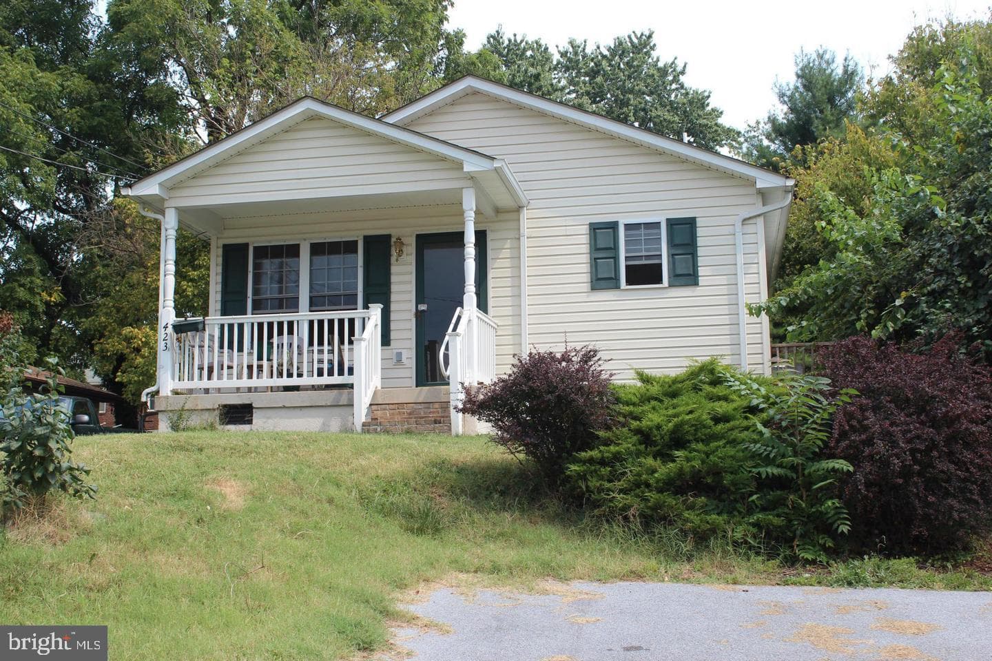 423 Cherrydale Avenue photo 1