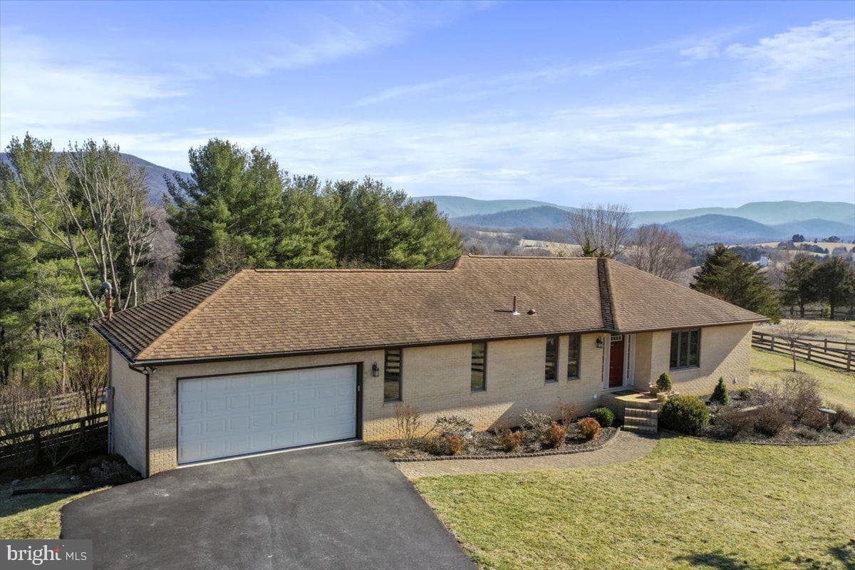 240 Cavalli Court photo 1