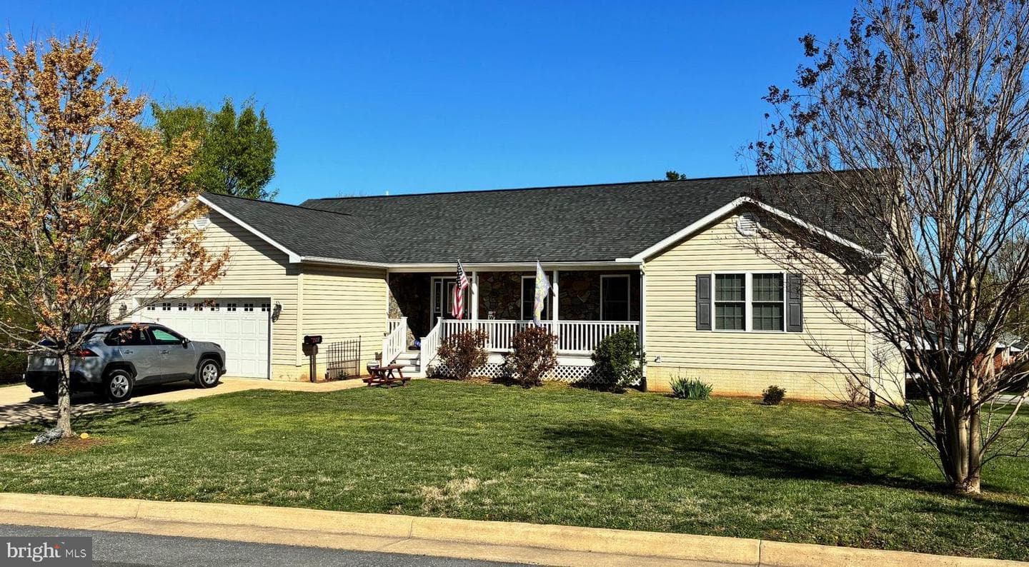 690 E Stonewall Drive photo 1