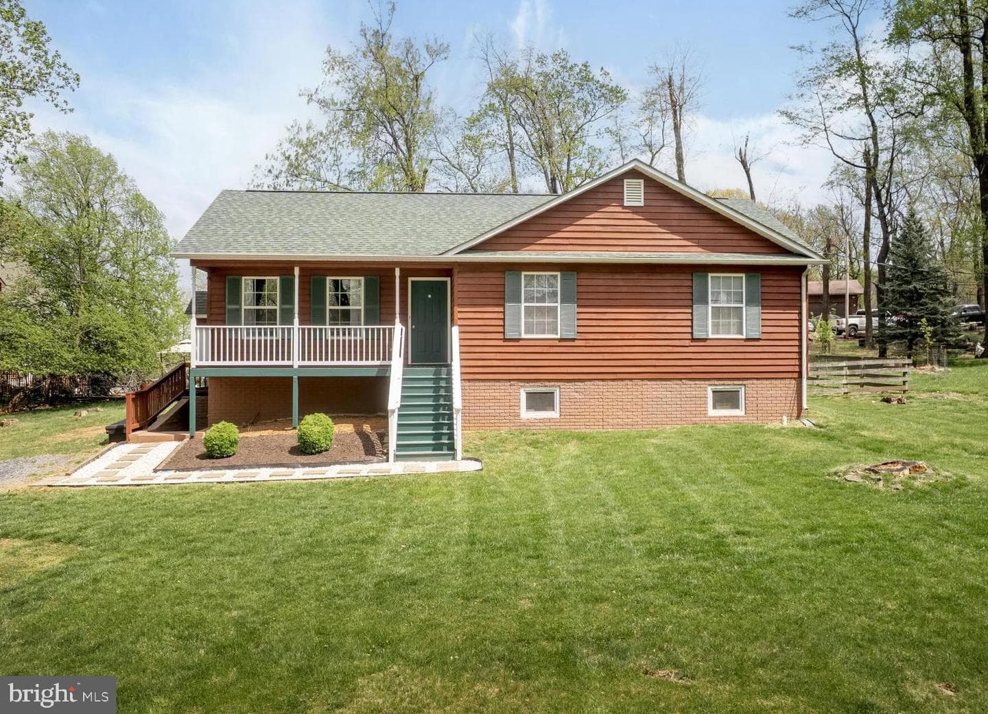 143 Club House Road photo 1