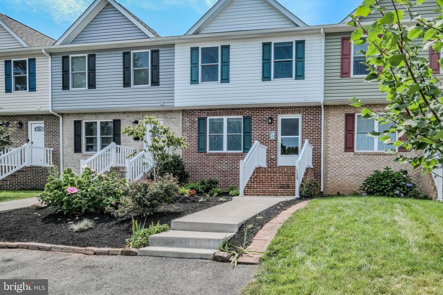 139 Steele Avenue photo 1