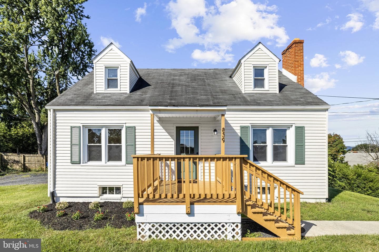 839 William Street photo 1