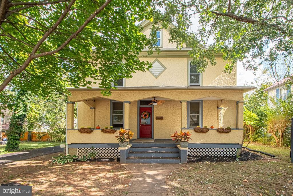 214 Lee Street photo 1