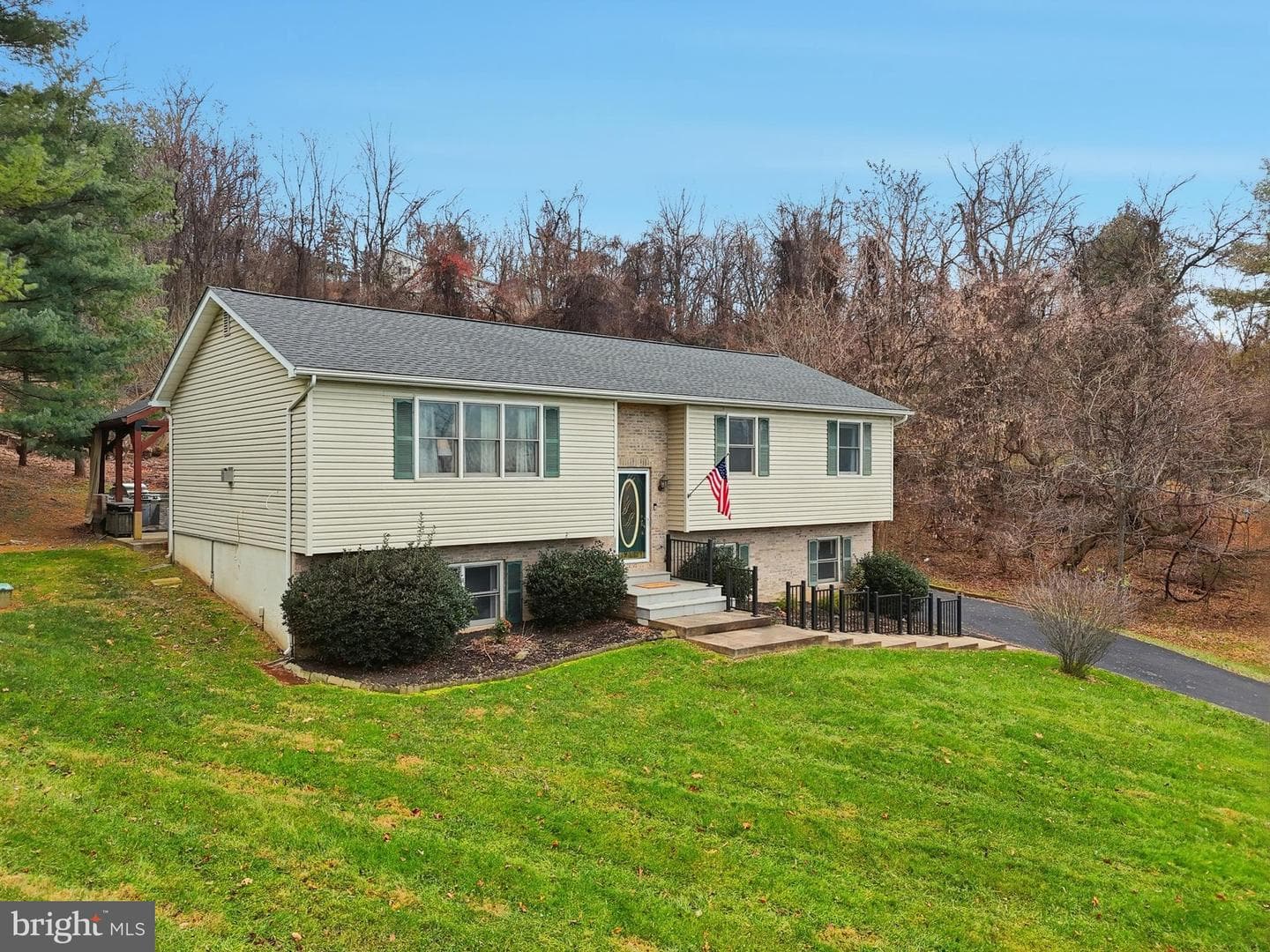1073 Mountain Heights Road photo 1