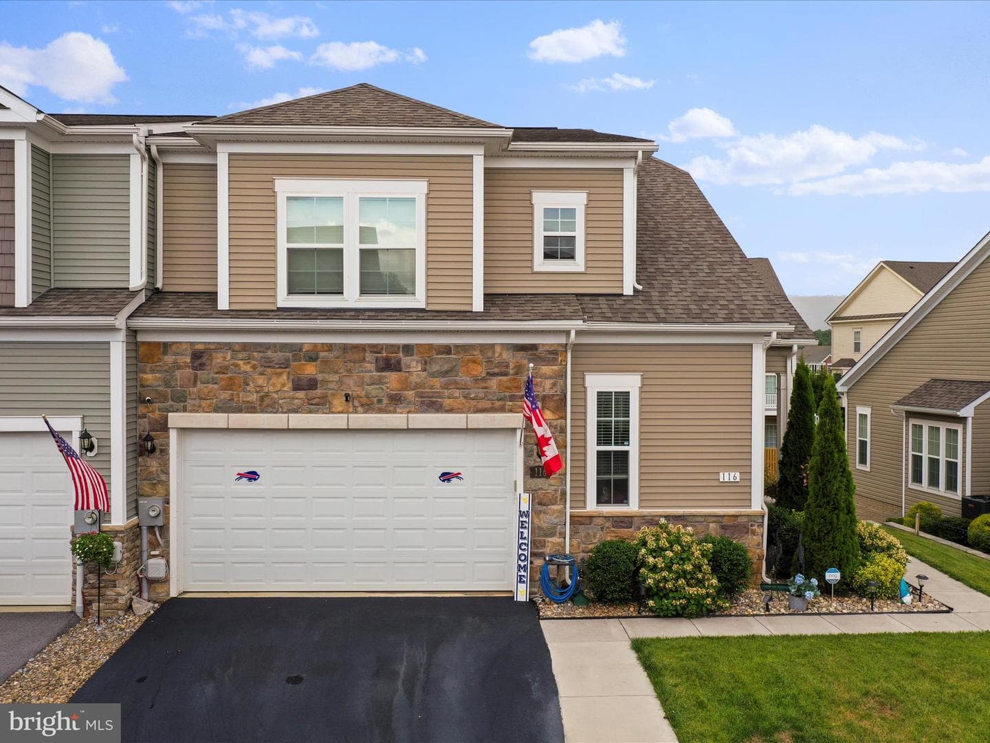116 Strathmore Way E photo 1