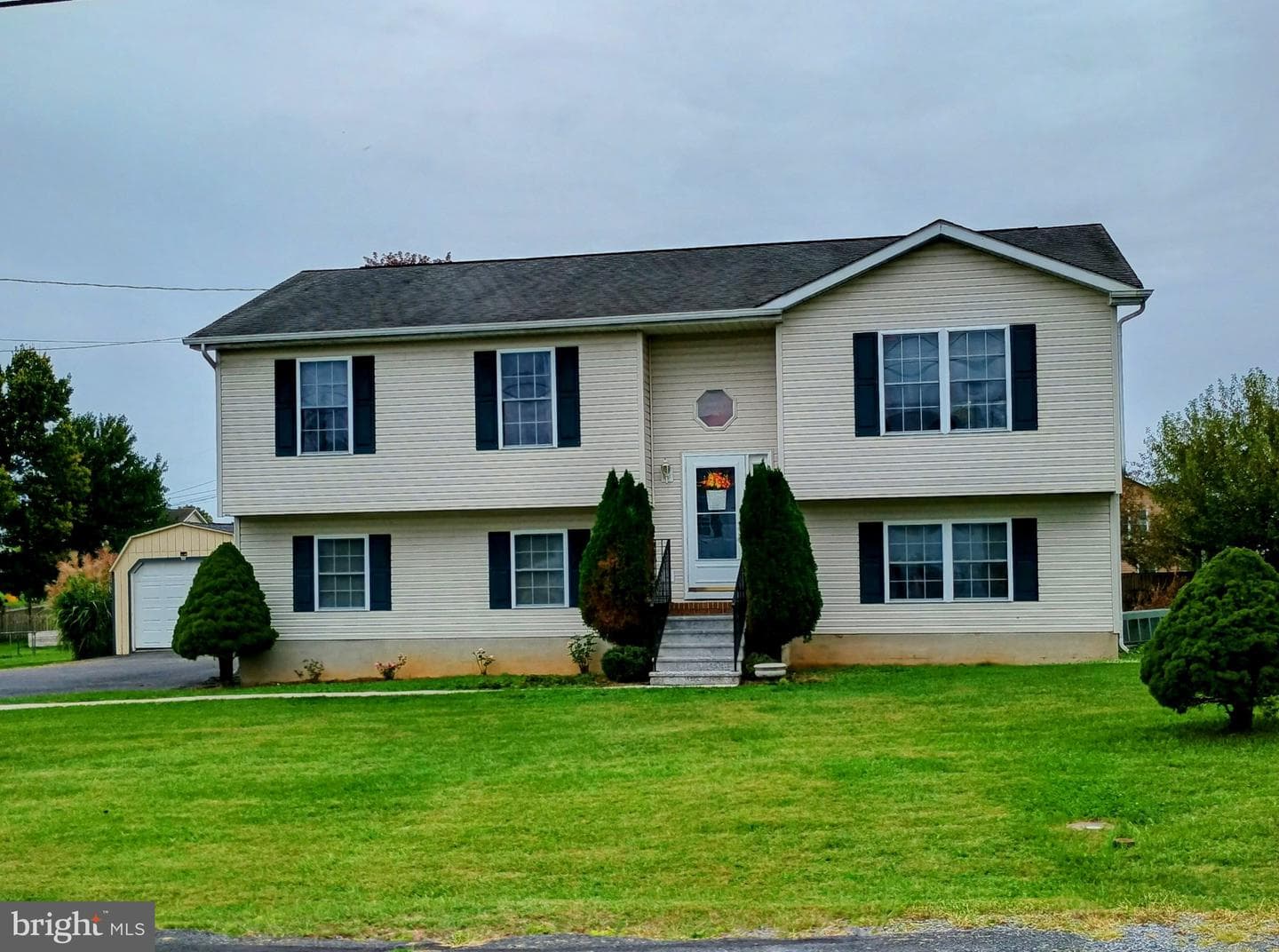 137 Isaac Drive photo 1