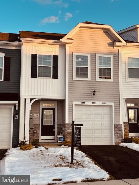 425 Hillsdale Place photo 1