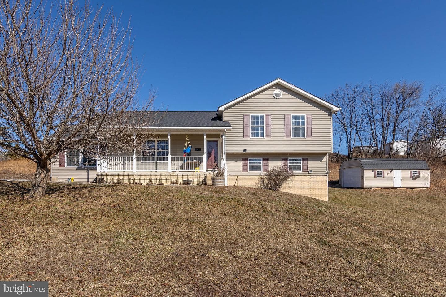 83 Executive Way photo 1
