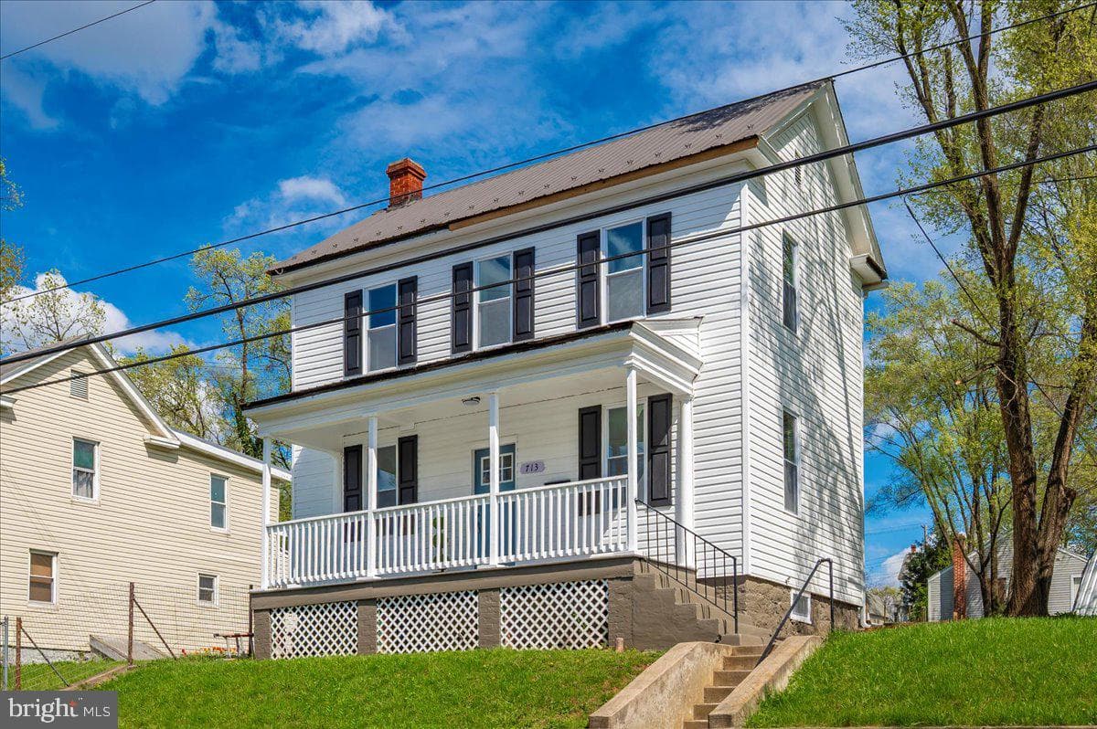 713 3rd Street photo 1