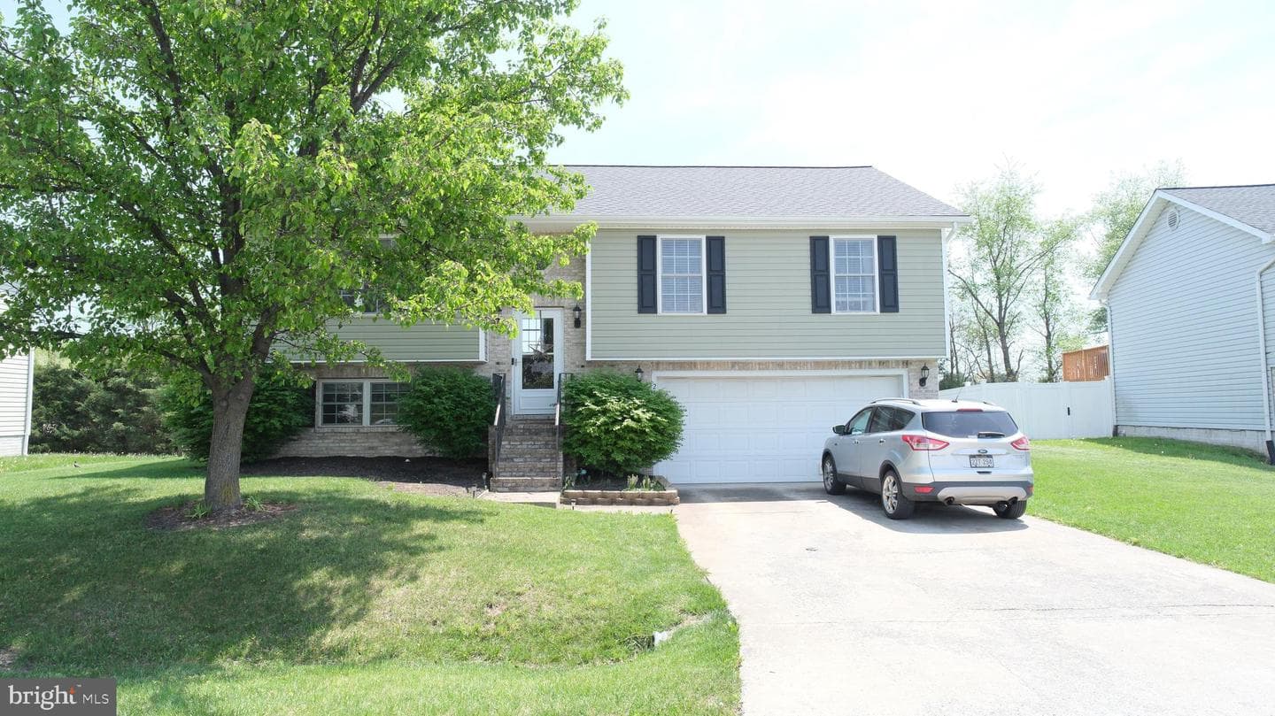 210 Ford Circle photo 1