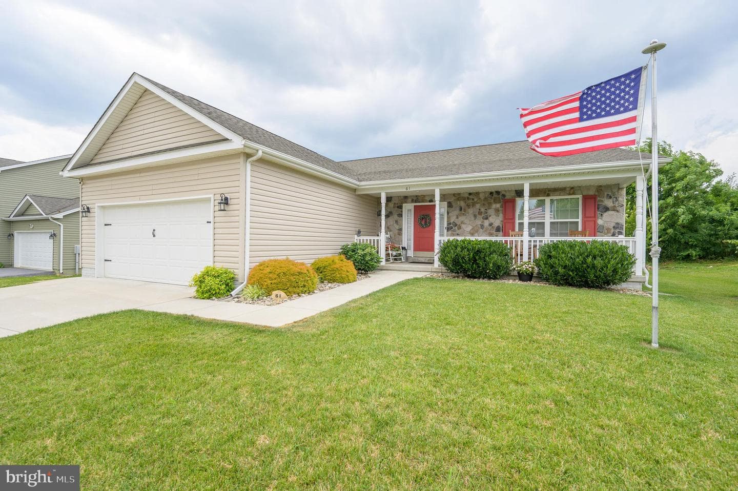 61 Twickenham Drive photo 1