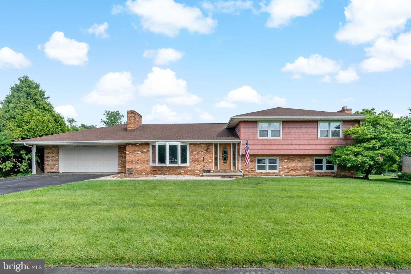 319 Hermitage Drive photo 1