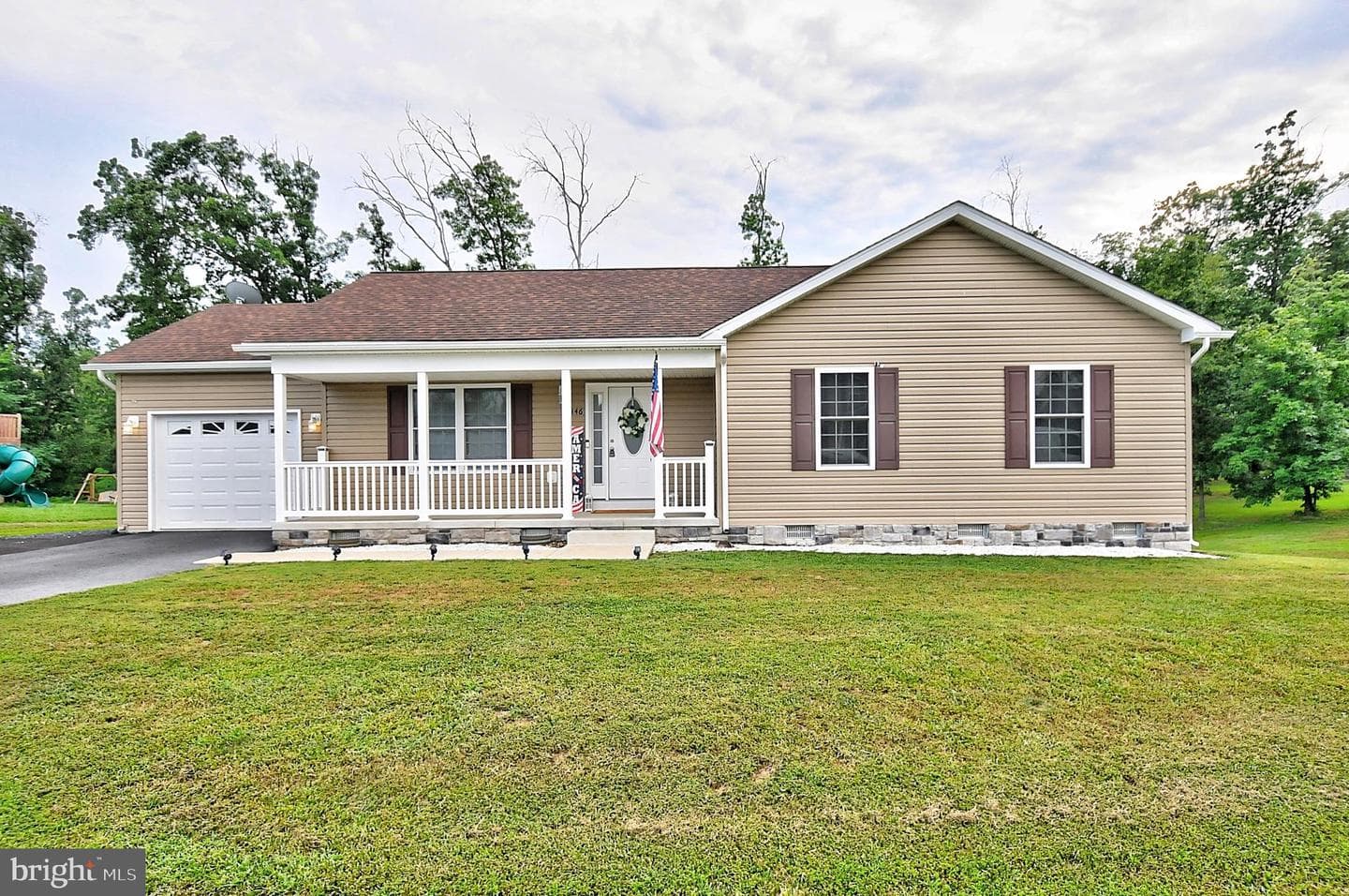 446 Basin Drive photo 1