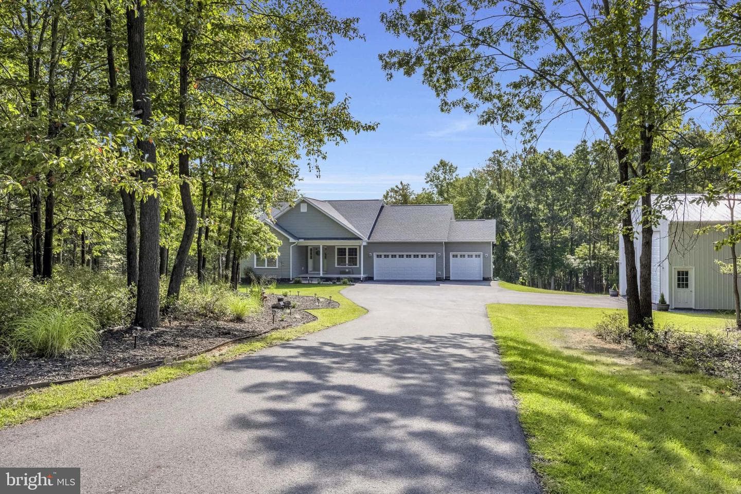 32 Onyx Drive photo 1