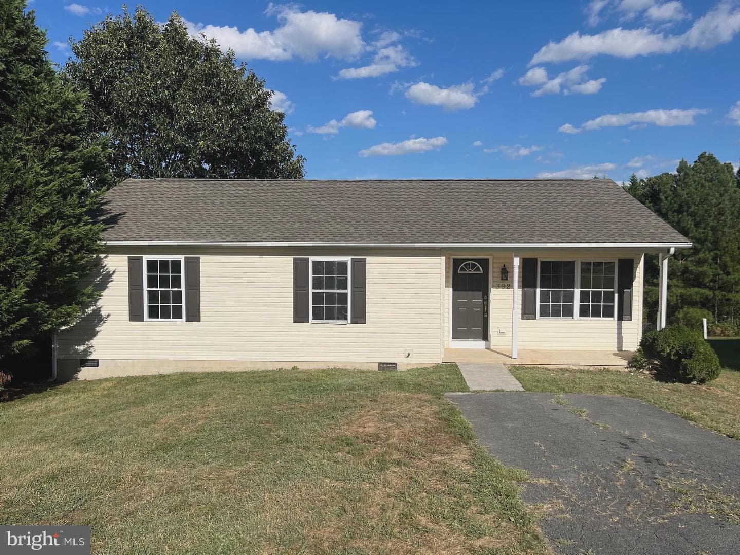 392 Grove Farm Lane photo 1