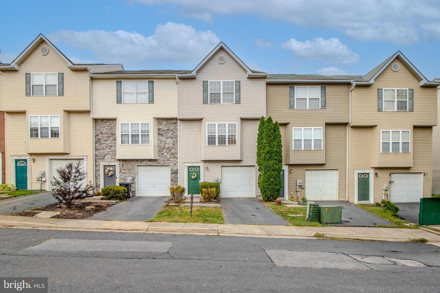 23 Talia Drive photo 1