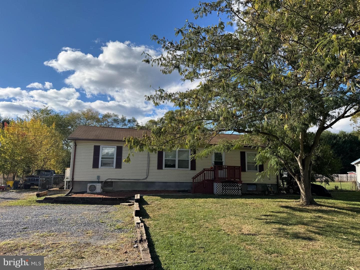 382 Fegan Road photo 1