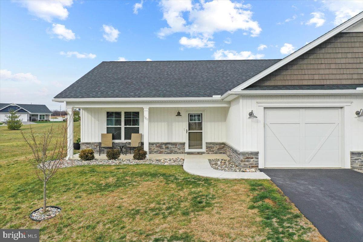567 Dripping Spring Drive photo 1